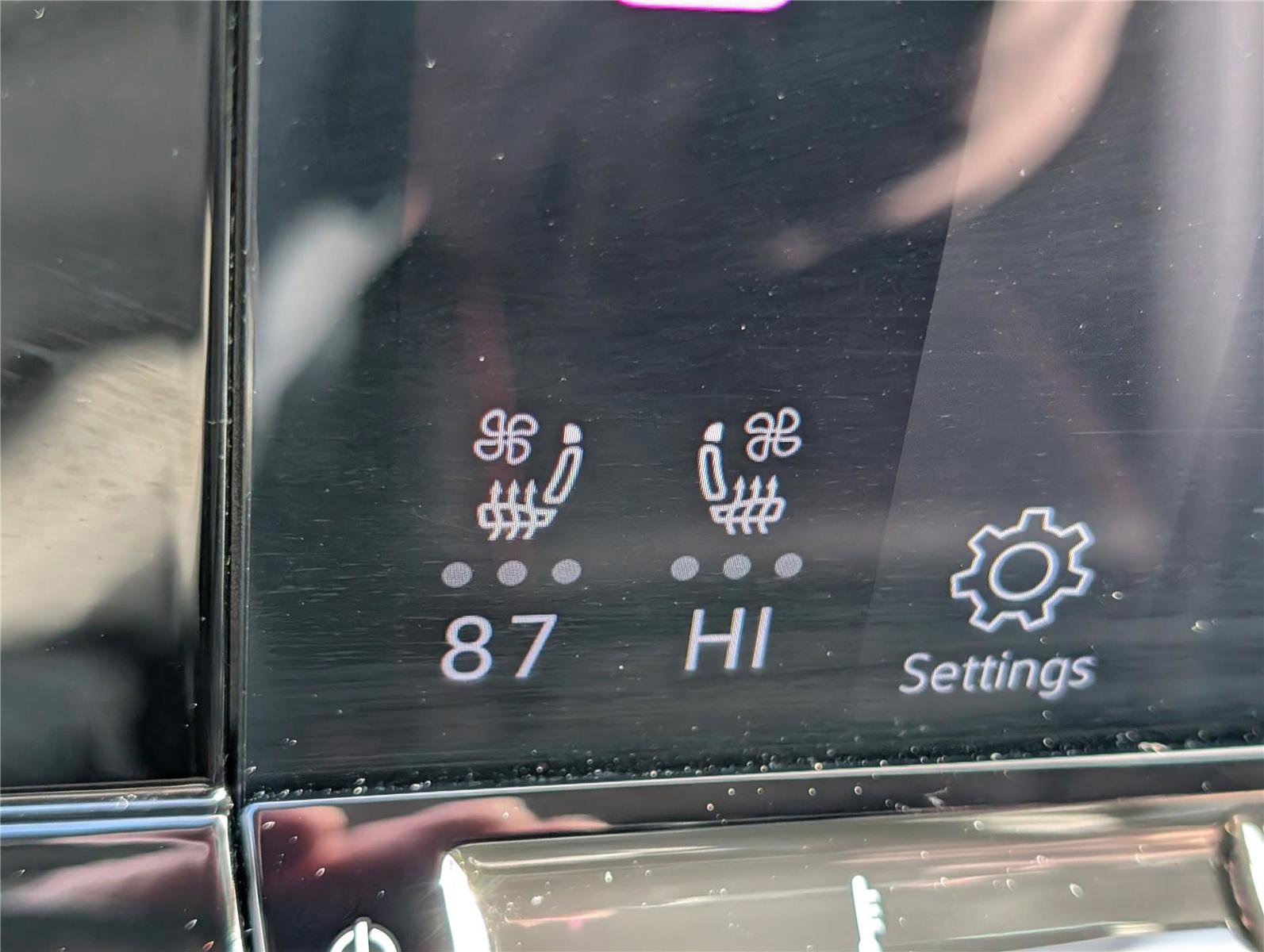 Used 2024 Volkswagen Atlas Peak Edition SE image 30