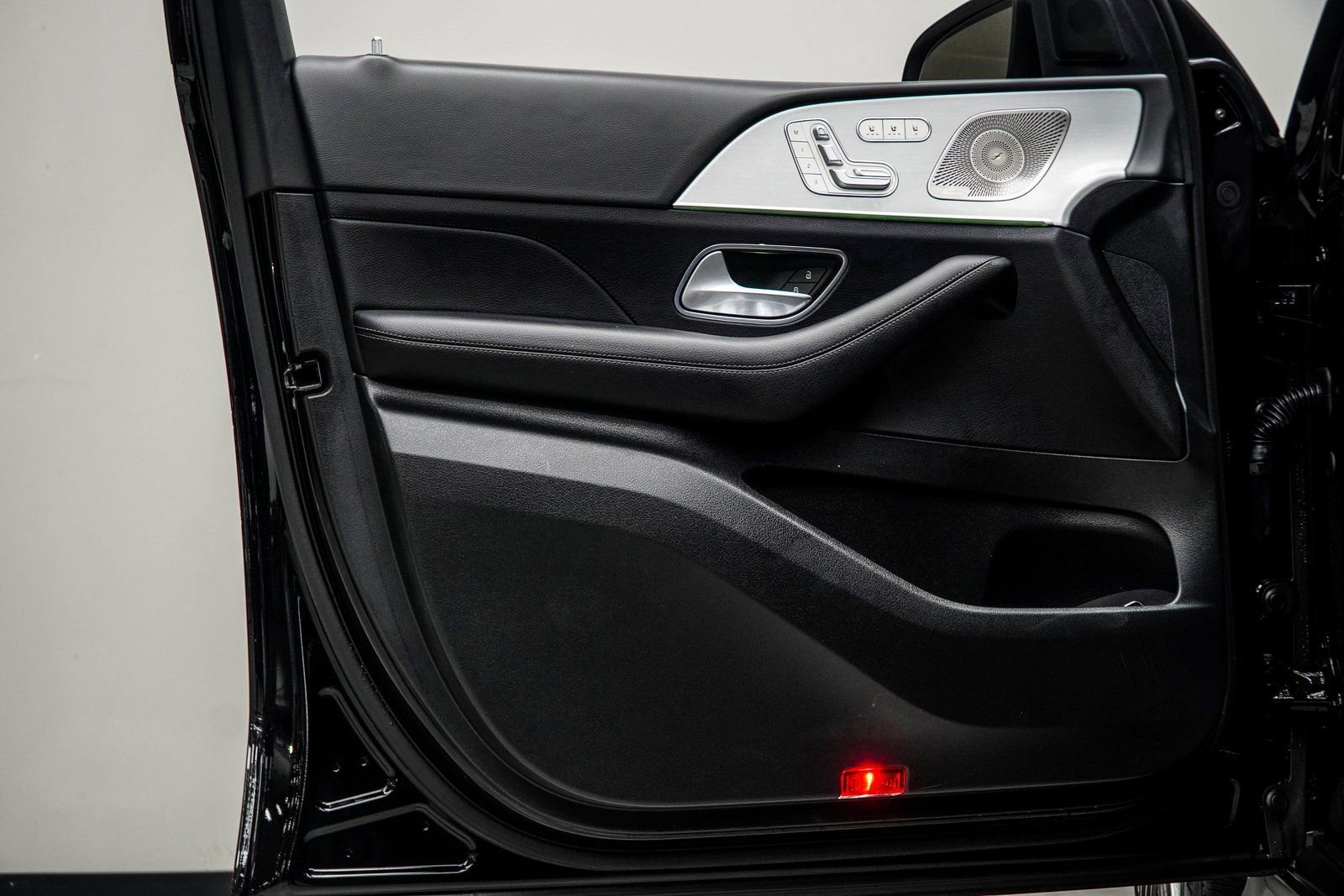 Used 2025 Mercedes-Benz GLS 450 4MATIC image 36