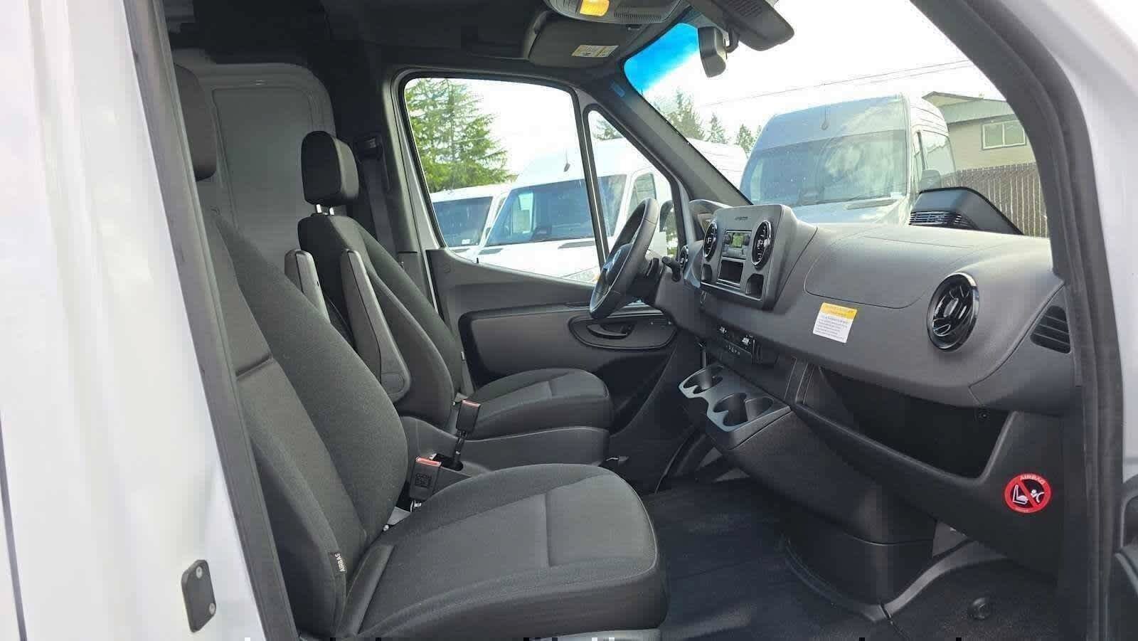 Used 2025 Mercedes-Benz Sprinter 2500 image 11