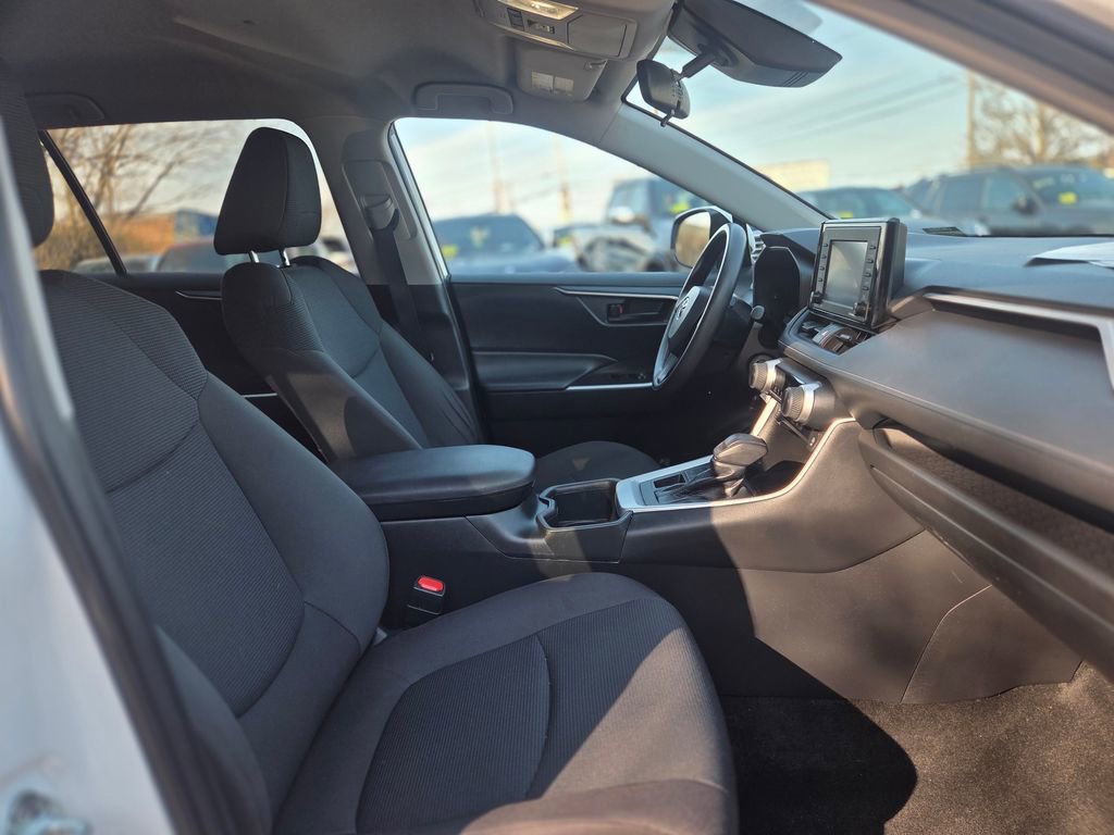 Used 2022 Toyota RAV4 LE AWD/4WD image 24