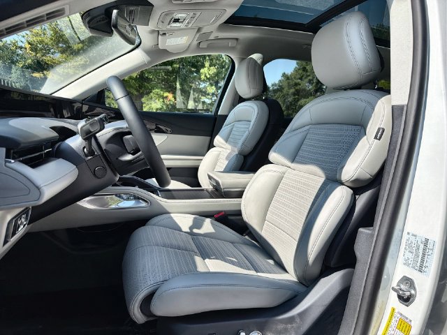 New 2026 Lincoln Nautilus Reserve AWD/4WD image 11