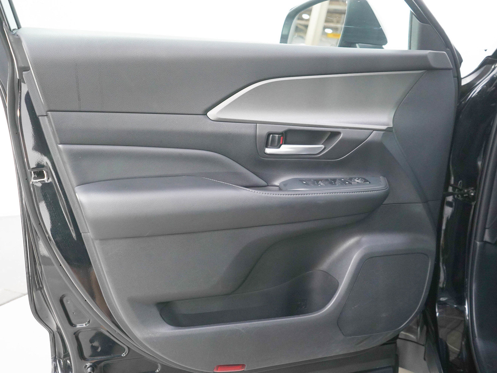 Used 2025 Toyota Grand Highlander AWD image 22
