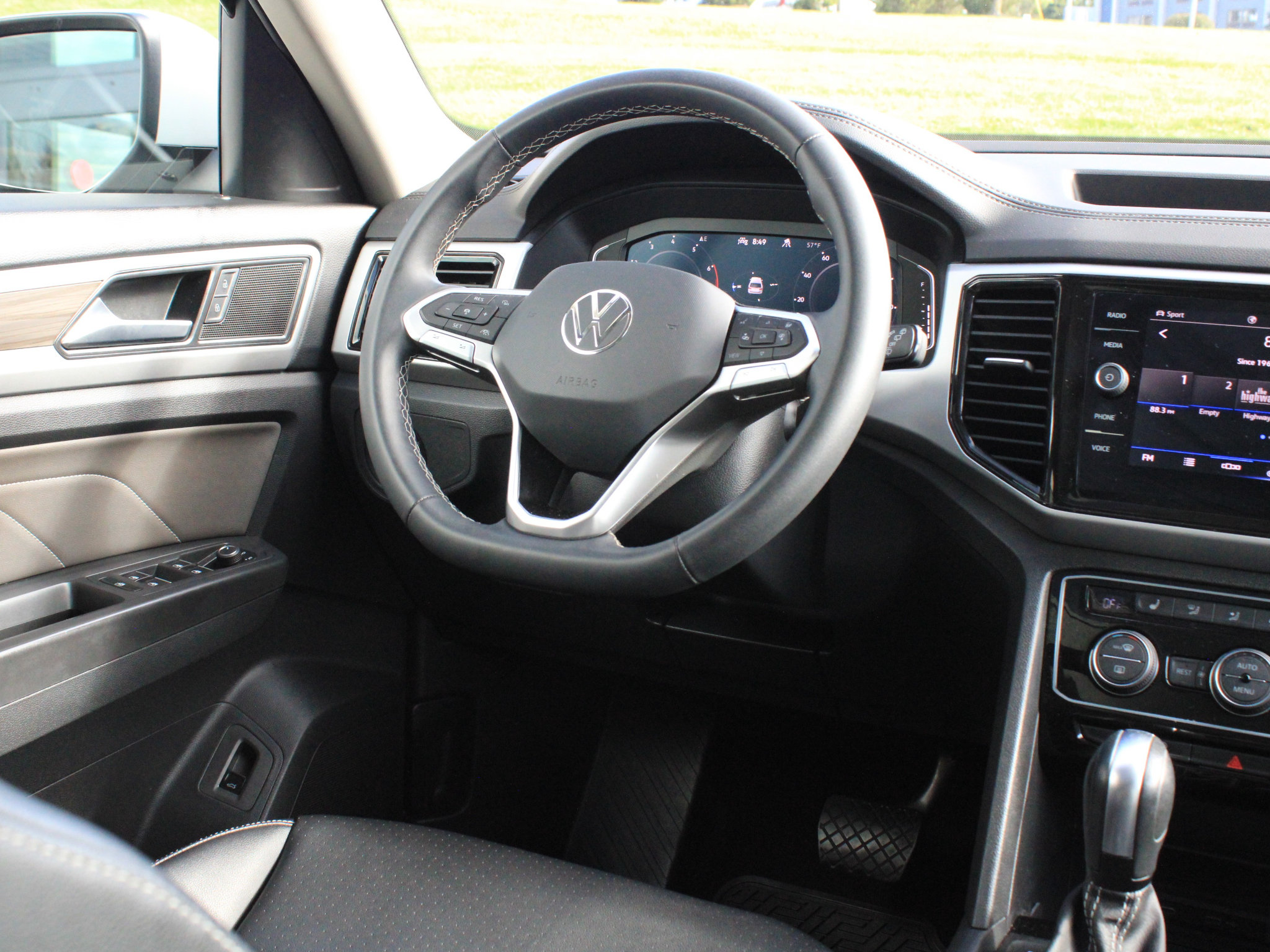 Used 2023 Volkswagen Atlas SEL AWD/4WD image 15