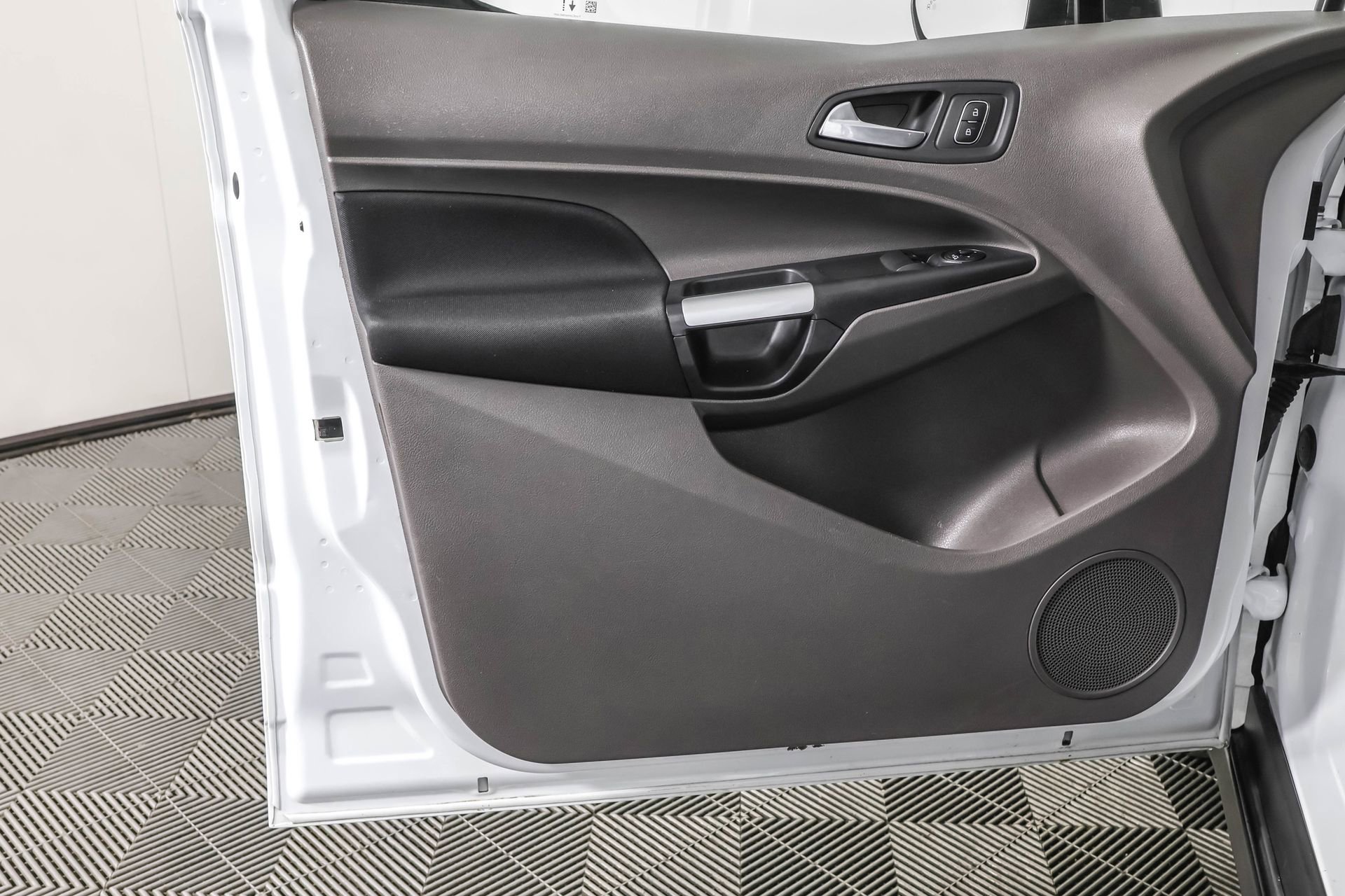 Used 2022 Ford Transit Connect XLT image 32