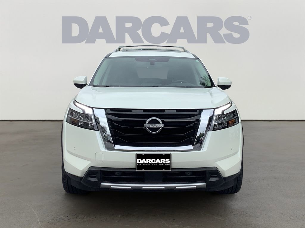 Used 2024 Nissan Pathfinder Platinum image 2