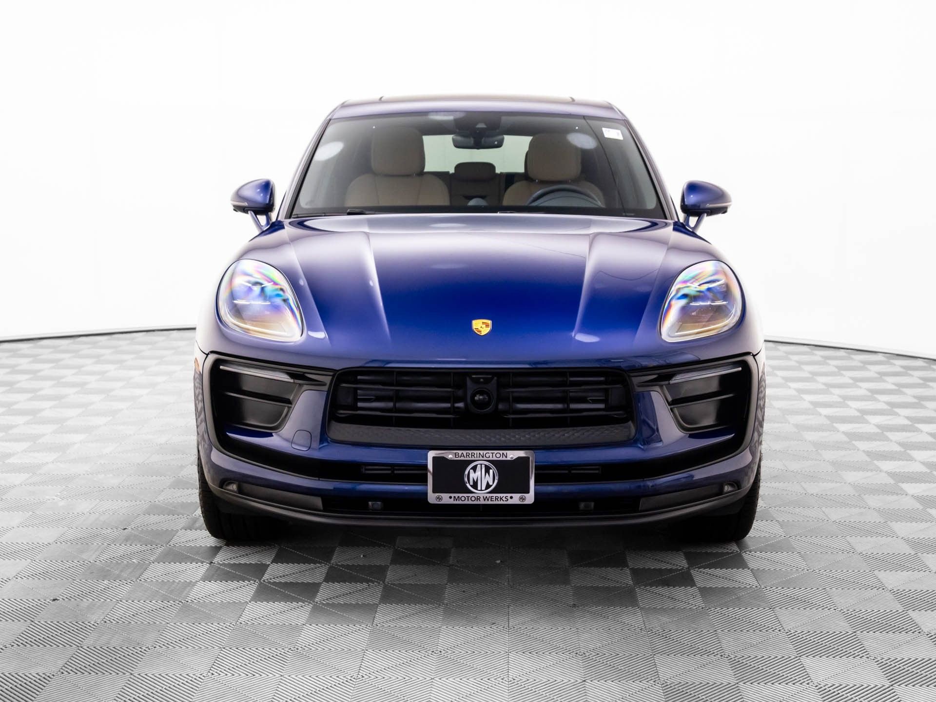 Certified 2025 Porsche Macan image 9