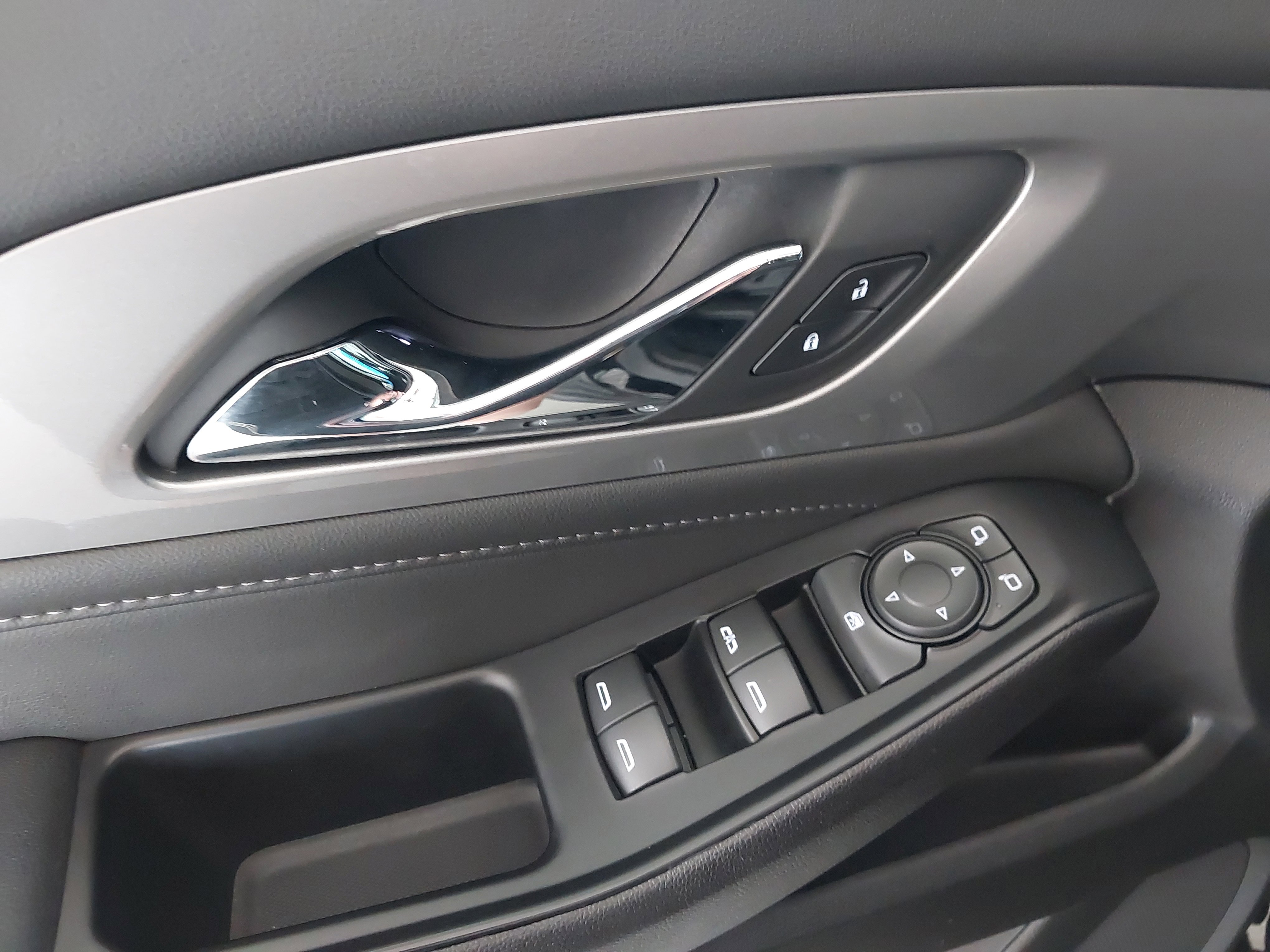 Used 2023 Chevrolet Traverse LT image 26