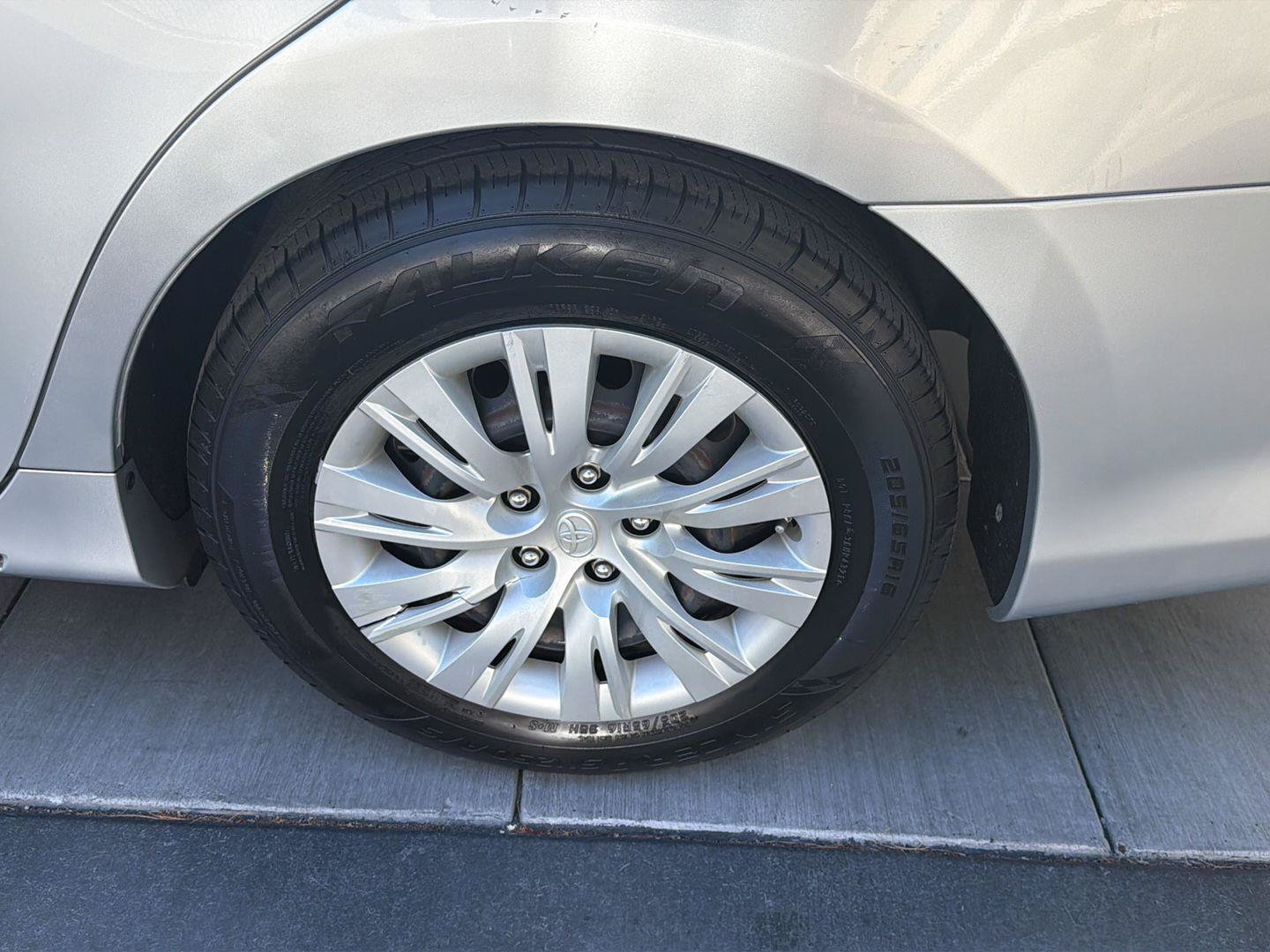 Used 2012 Toyota Camry LE FWD image 21