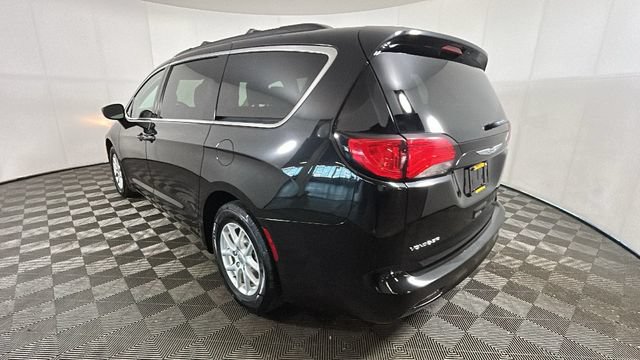 Used 2021 Chrysler Voyager Lxi FWD image 4