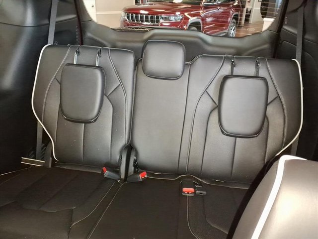 New 2026 Chrysler Pacifica Limited image 10