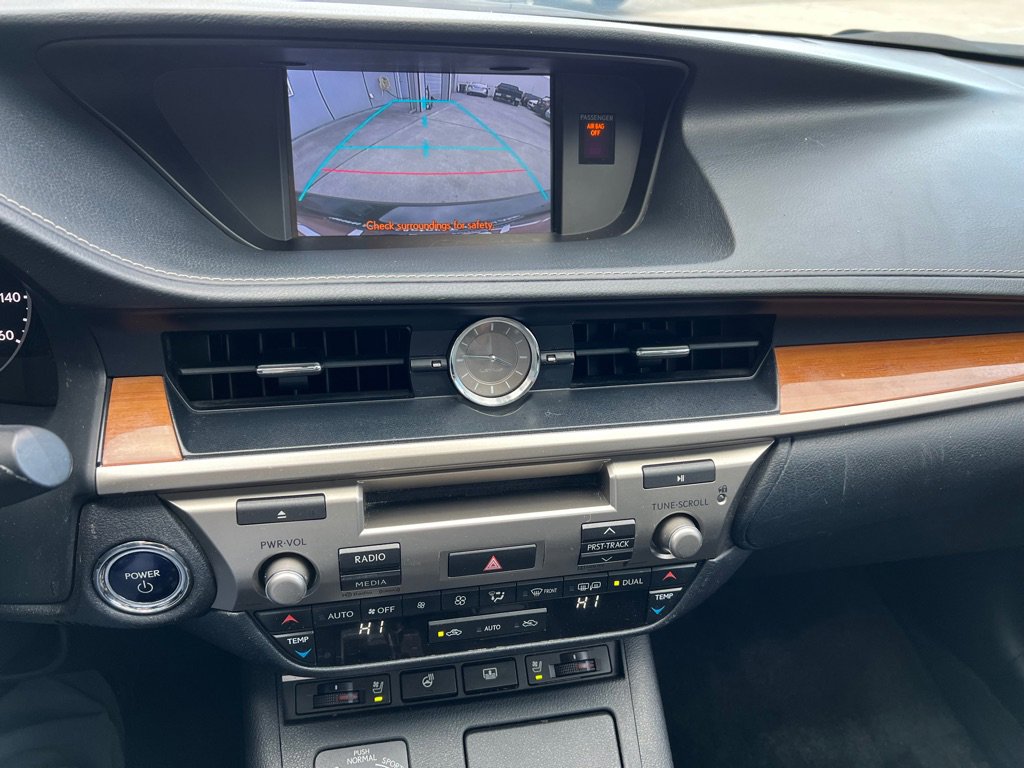 Used 2013 Lexus ES 300h w/ Luxury Pkg FWD image 21