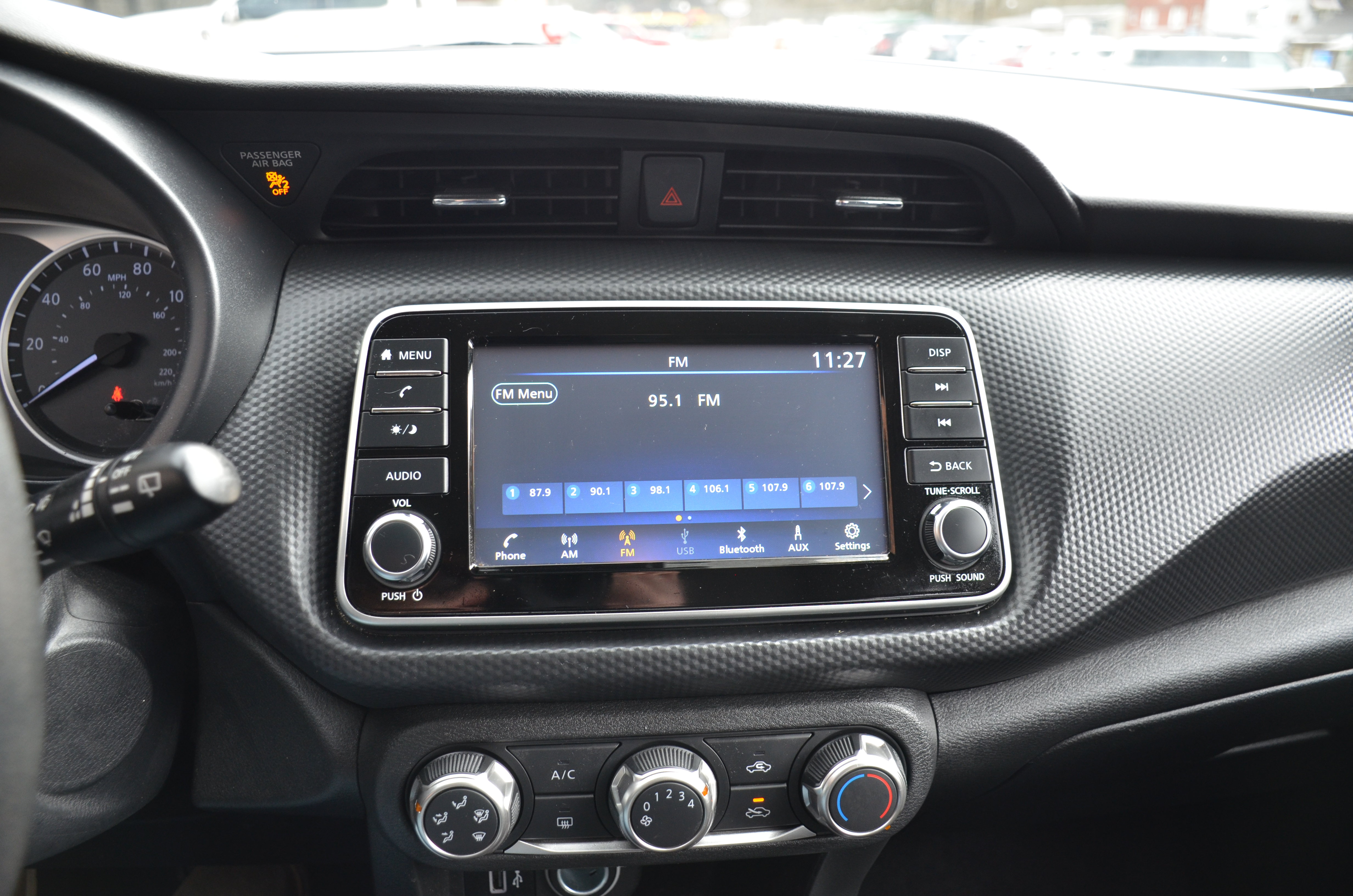 Used 2022 Nissan Kicks S FWD image 10