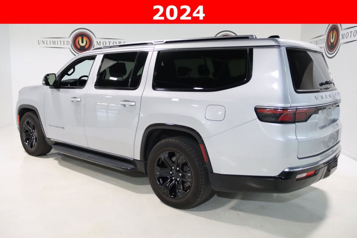 Used 2024 Jeep Wagoneer L Series II w/ Flexible Seating Group AWD/4WD image 3