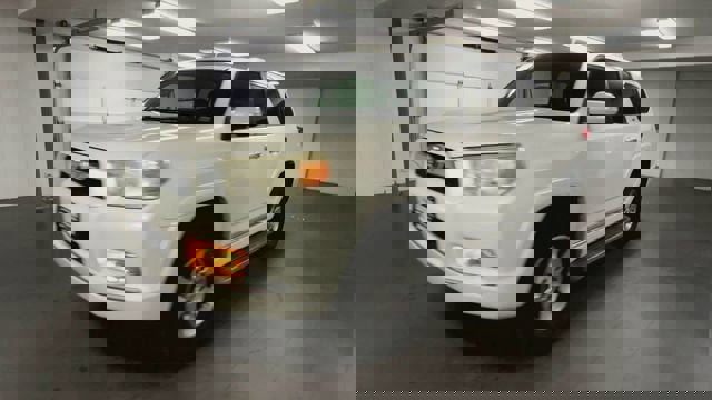 Used 2011 Toyota 4Runner SR5 w/ Convenience Pkg image 4