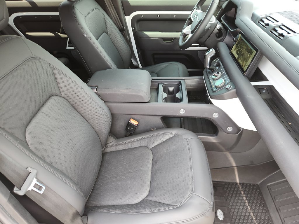 Used 2023 Land Rover Defender 110 SE AWD/4WD image 11