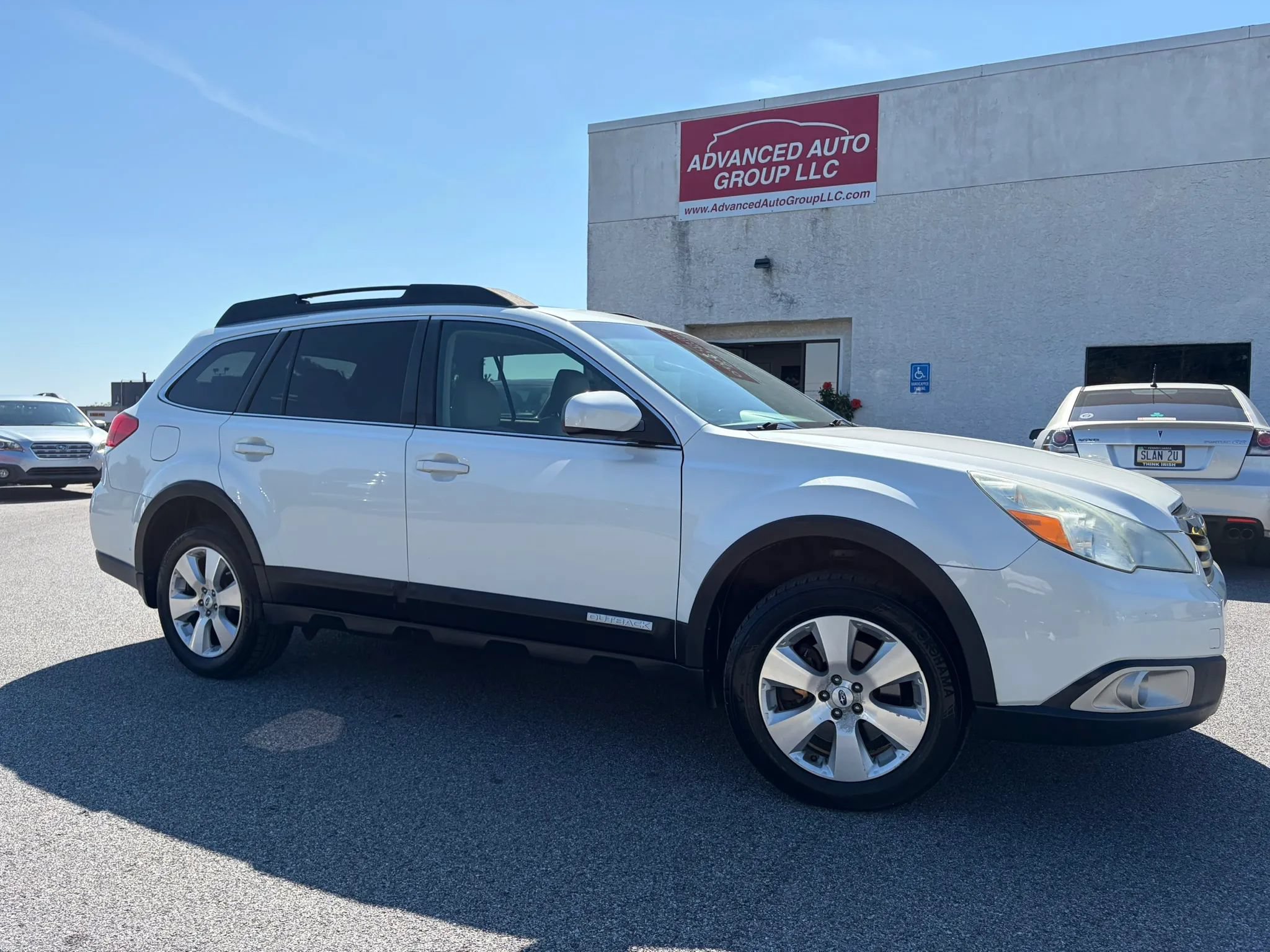 Used 2012 Subaru Outback 3.6R Limited w/ Moonroof Pkg AWD/4WD image 10