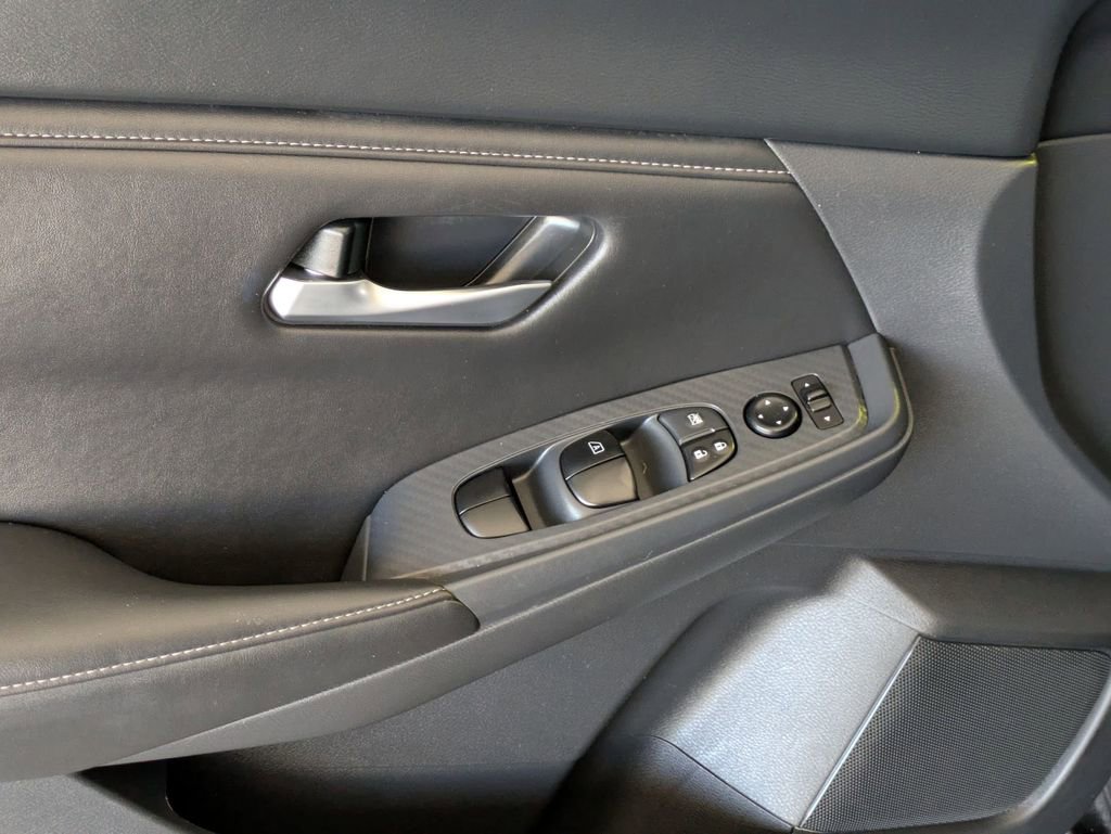 Used 2025 Nissan Sentra SV FWD image 13
