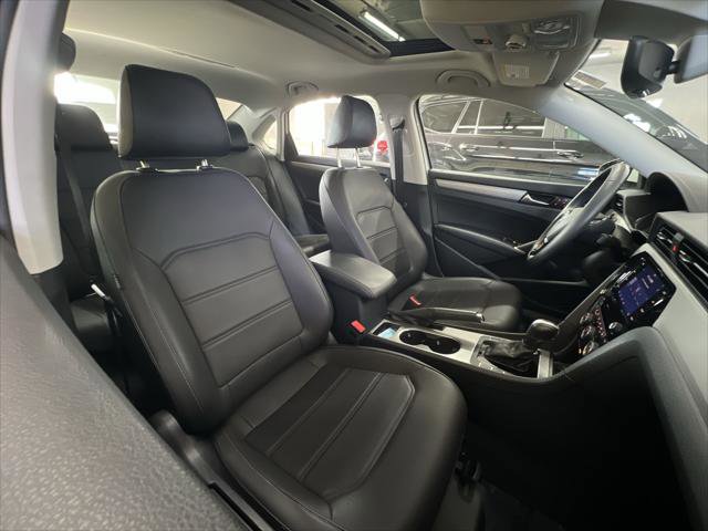 Certified 2022 Volkswagen Passat 2.0T SE image 25
