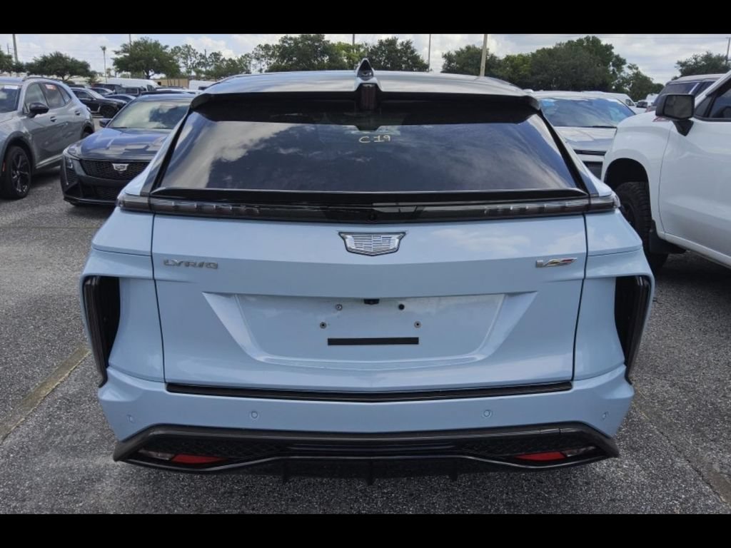 Used 2026 Cadillac Lyriq V w/ Exterior Carbon Fiber Package AWD/4WD image 8