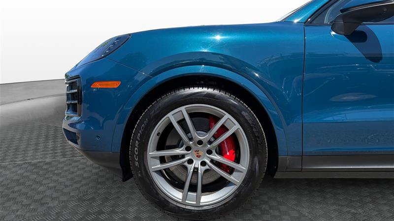 Used 2025 Porsche Cayenne S w/ Premium Package Plus AWD/4WD image 9