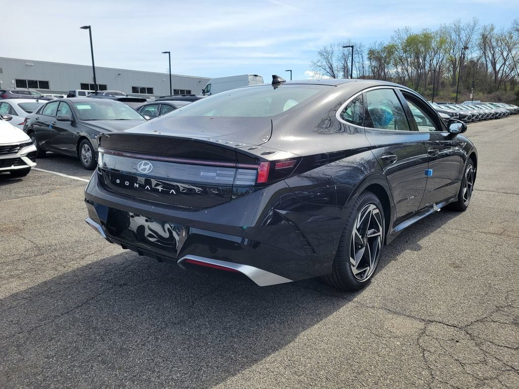 New 2026 Hyundai Sonata SEL FWD image 3