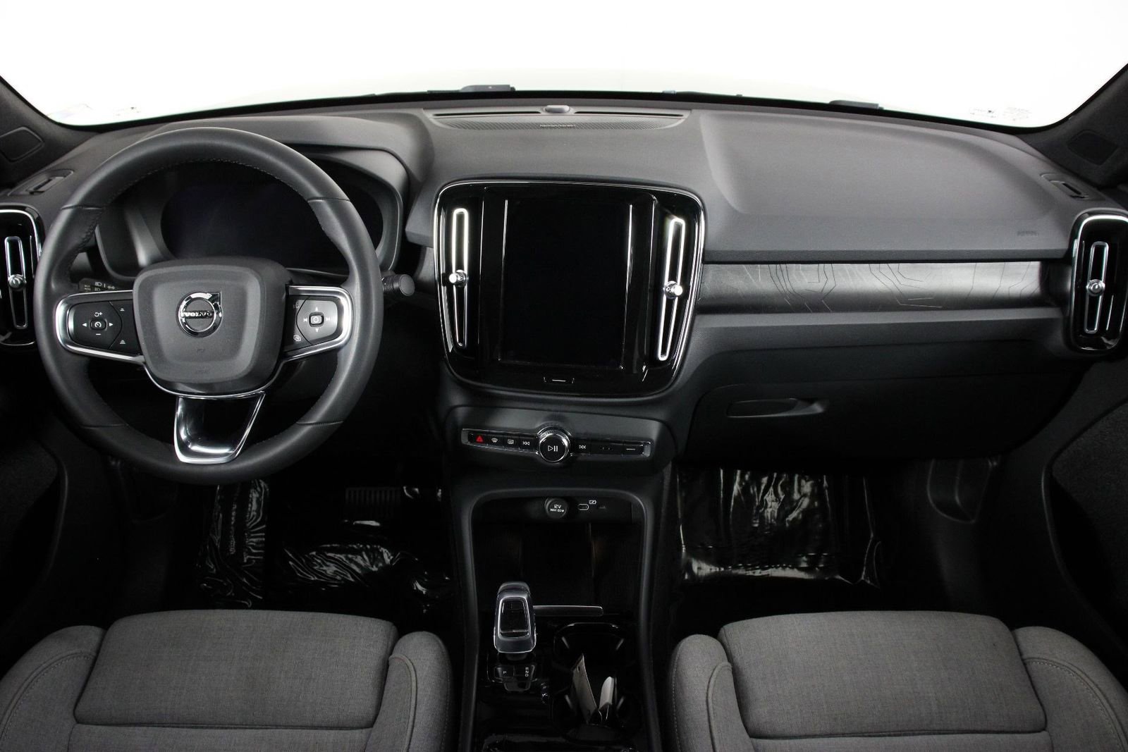 Used 2023 Volvo C40 P8 Recharge Ultimate image 7