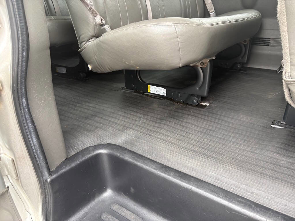 Used 2017 Chevrolet Express 3500 LS RWD image 21