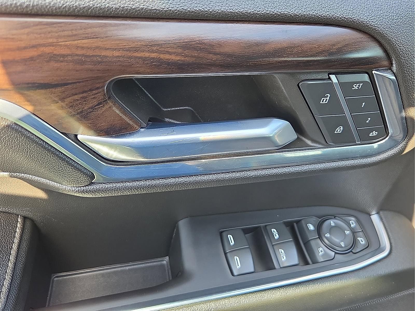 Used 2024 GMC Sierra 1500 SLT image 13