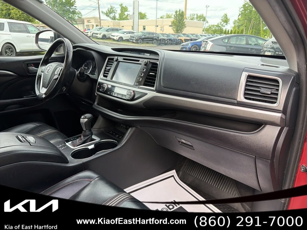 Used 2019 Toyota Highlander SE AWD/4WD image 12