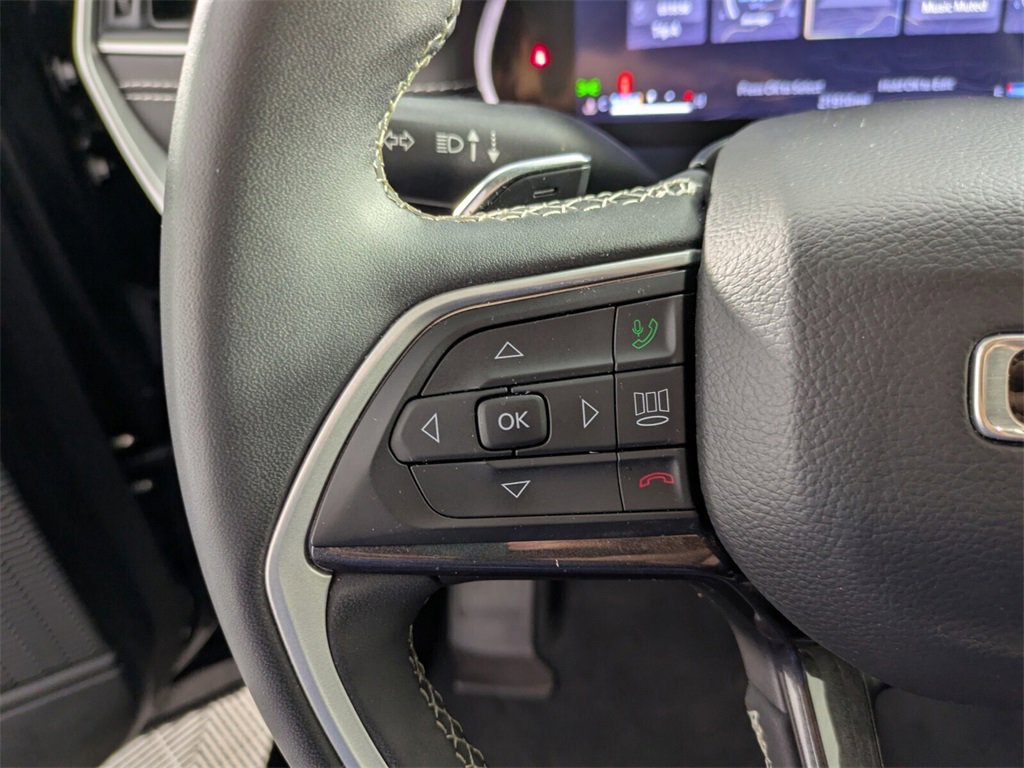 Certified 2023 Jeep Grand Cherokee Laredo image 19