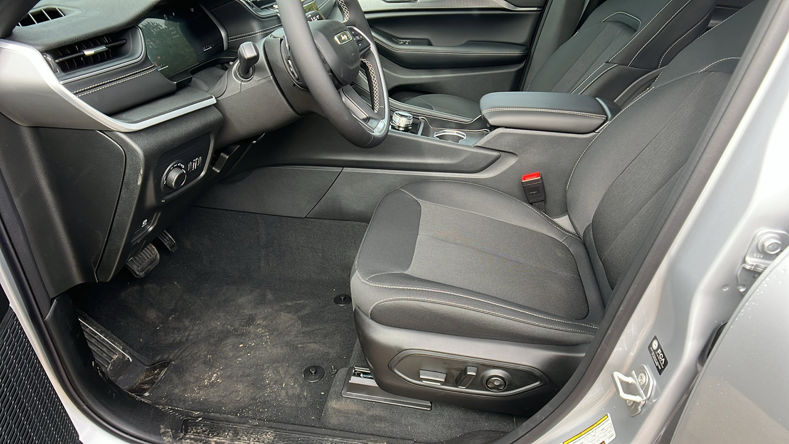 New 2025 Jeep Grand Cherokee Laredo X image 16