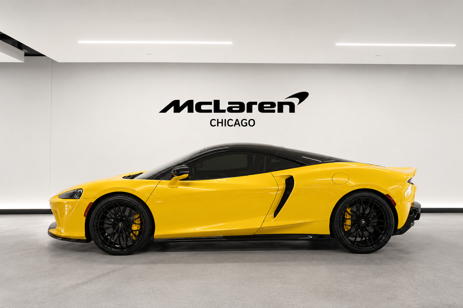 Used 2023 McLaren GT RWD image 26