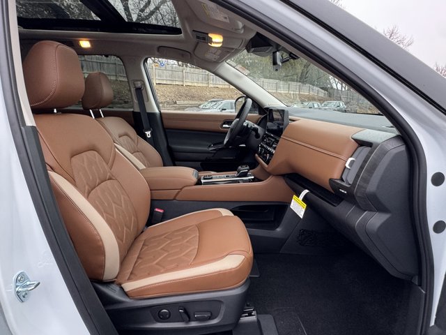 New 2026 Nissan Pathfinder Platinum w/ Cargo Package image 13