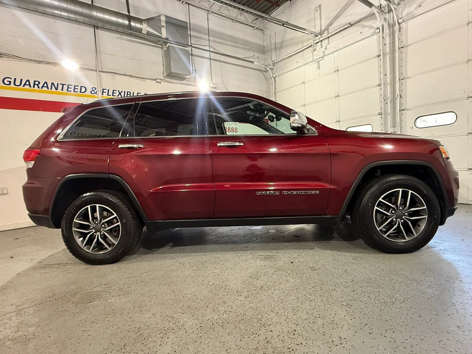 Used 2019 Jeep Grand Cherokee Limited AWD/4WD image 5