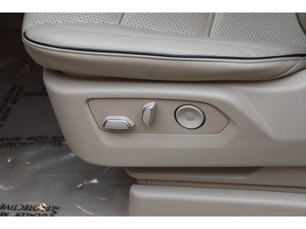 Certified 2023 Cadillac Escalade ESV Premium Luxury image 32