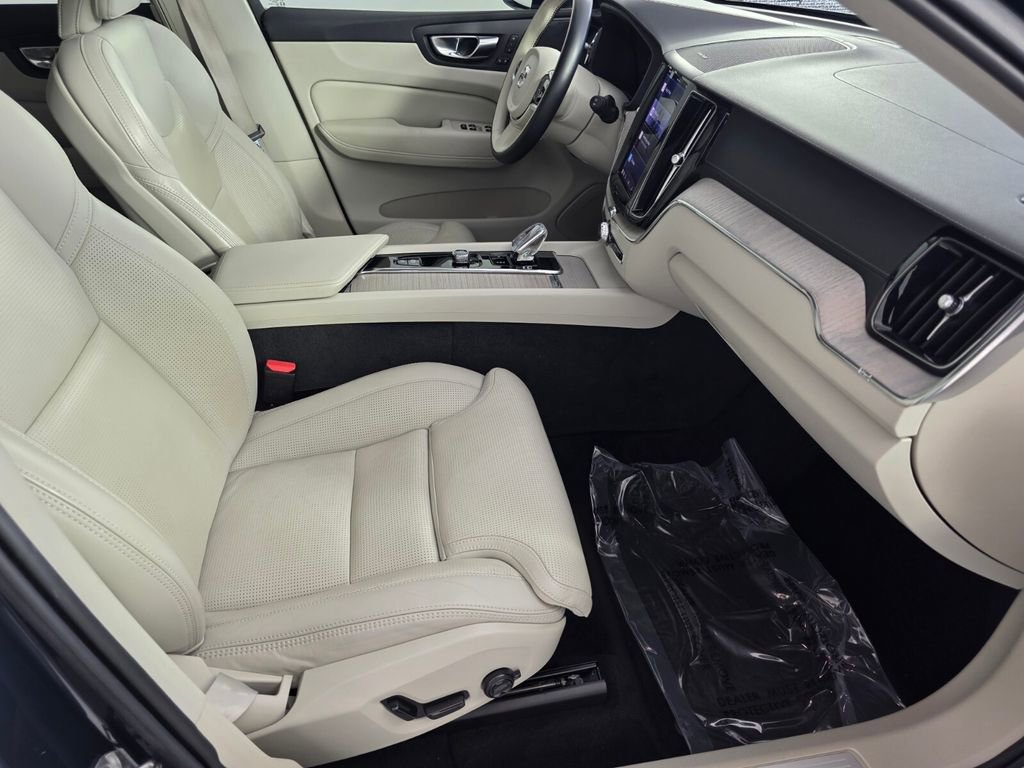 Used 2022 Volvo XC60 B5 Inscription w/ Protection Package Premier image 30
