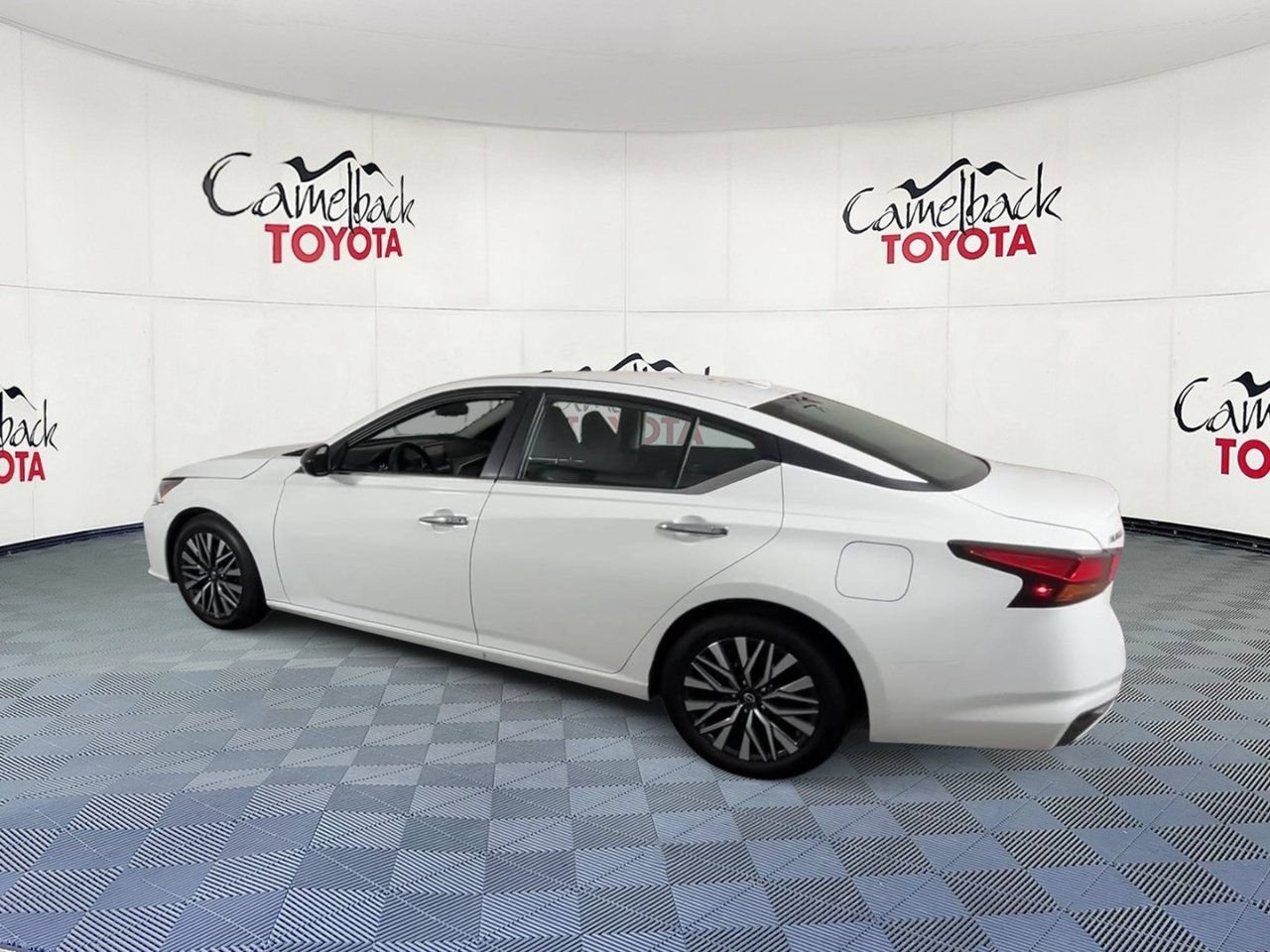 Used 2025 Nissan Altima 2.5 SV FWD image 8