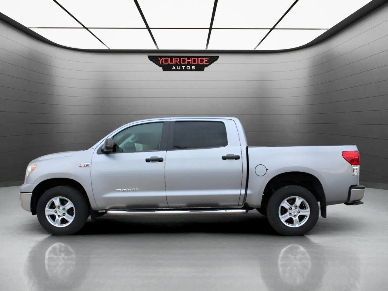 Used 2013 Toyota Tundra 4x4 CrewMax image 2