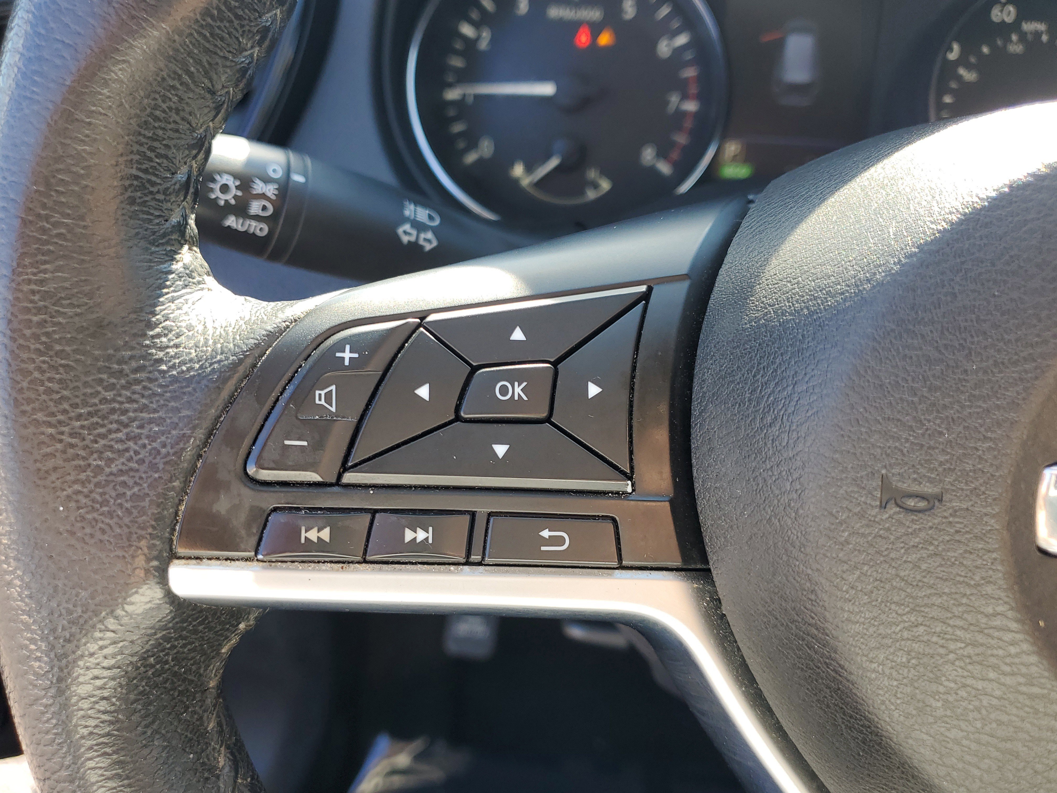 Used 2020 Nissan Rogue SV image 27