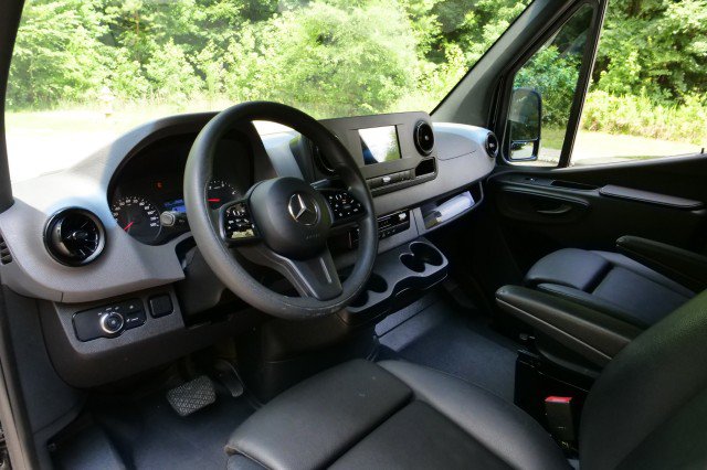 Used 2022 Mercedes-Benz Sprinter 2500 image 2