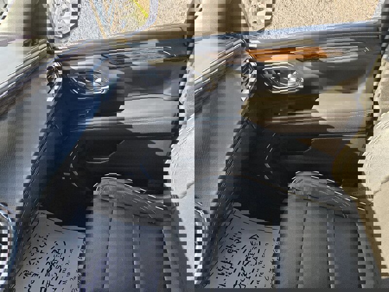 Used 2021 Chevrolet Suburban Premier image 22