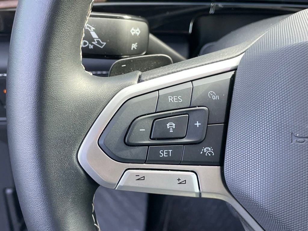 Certified 2025 Volkswagen Atlas SE w/ Black Wheel Package image 16