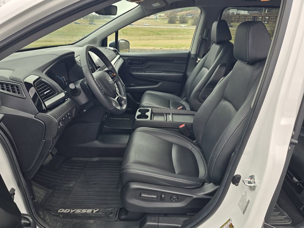 Certified 2024 Honda Odyssey Touring image 12