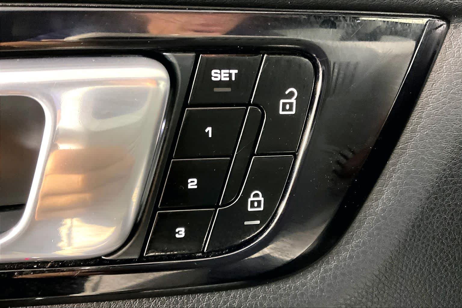 Used 2020 Porsche Cayenne AWD/4WD image 31