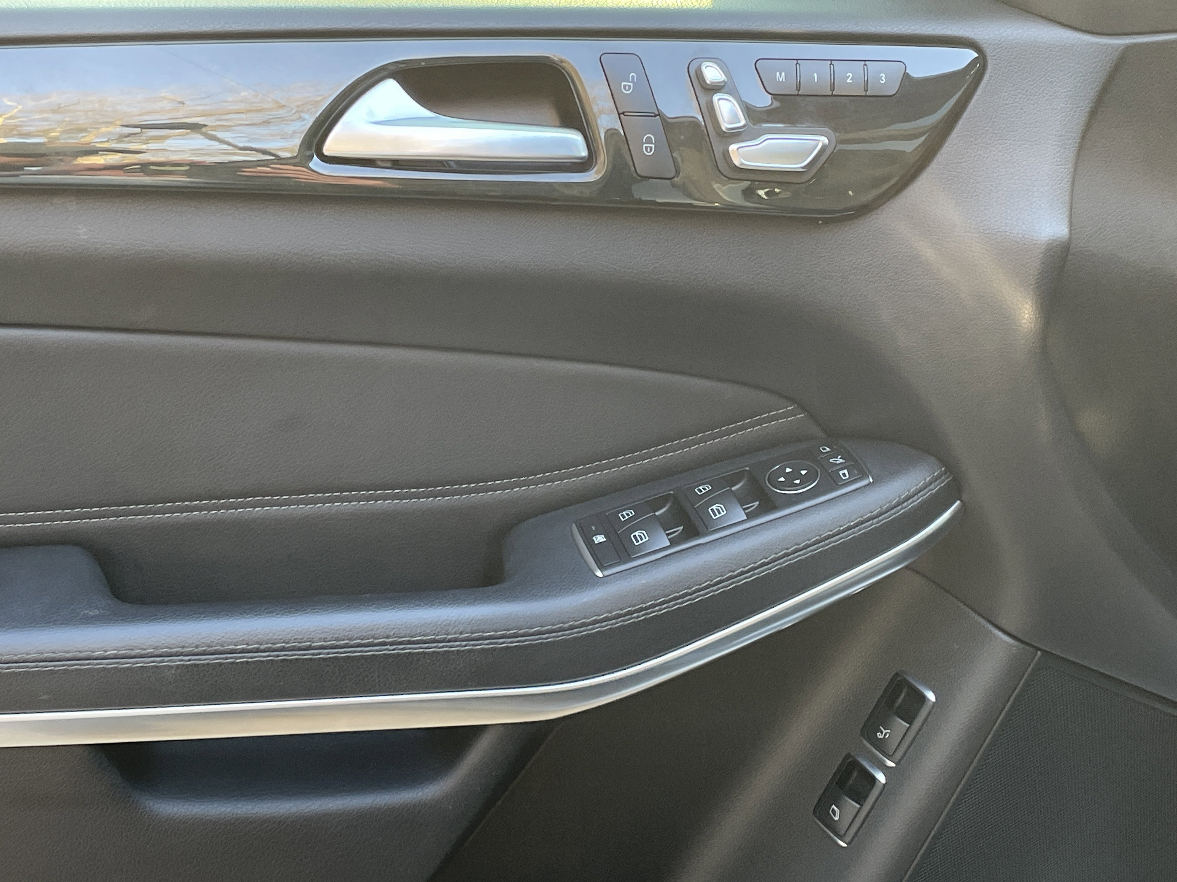 Used 2018 Mercedes-Benz GLS 550 4MATIC image 19