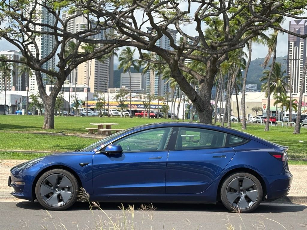 Used 2023 Tesla Model 3 Standard Range RWD image 3