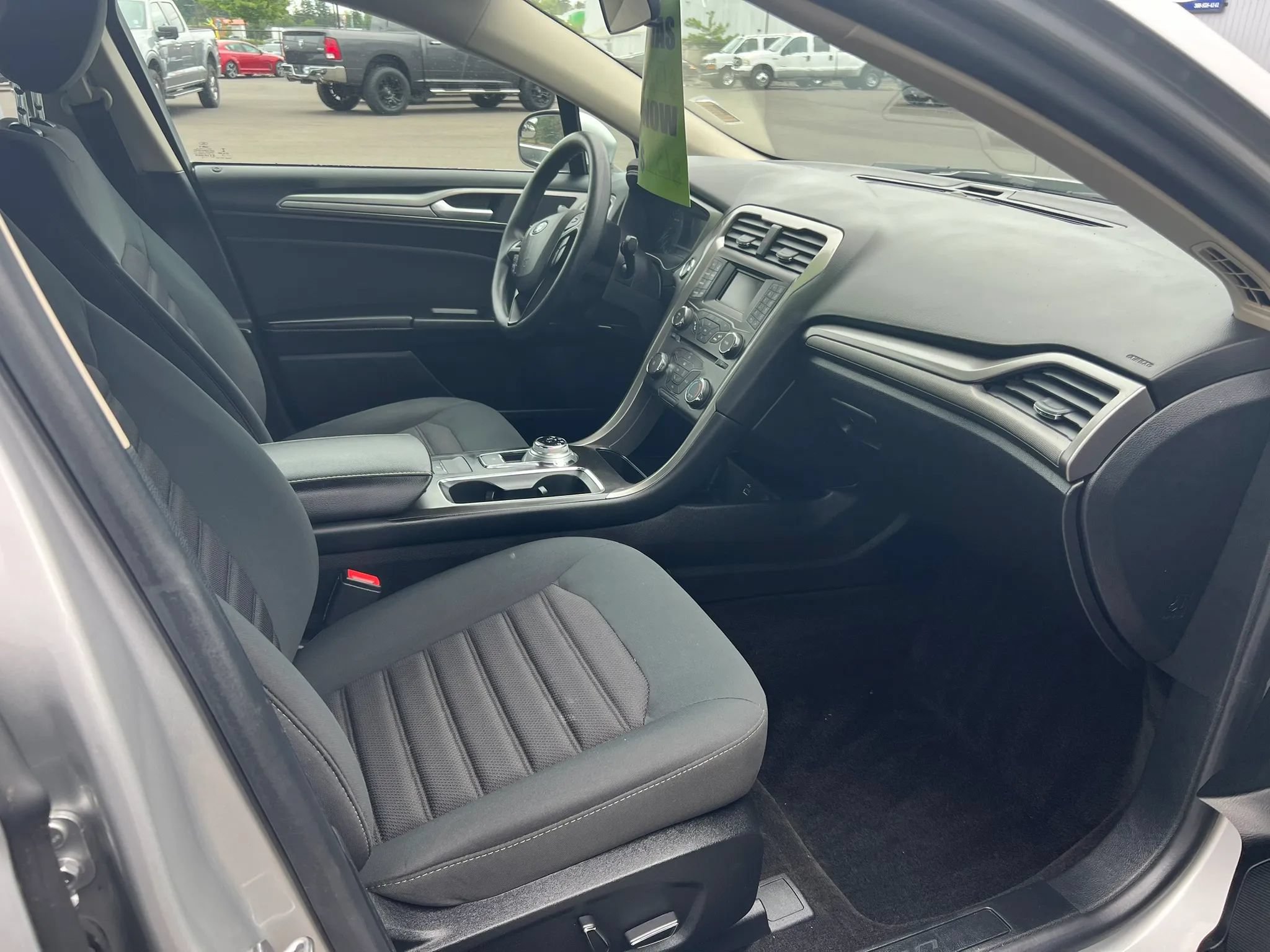 Used 2018 Ford Fusion SE FWD image 5