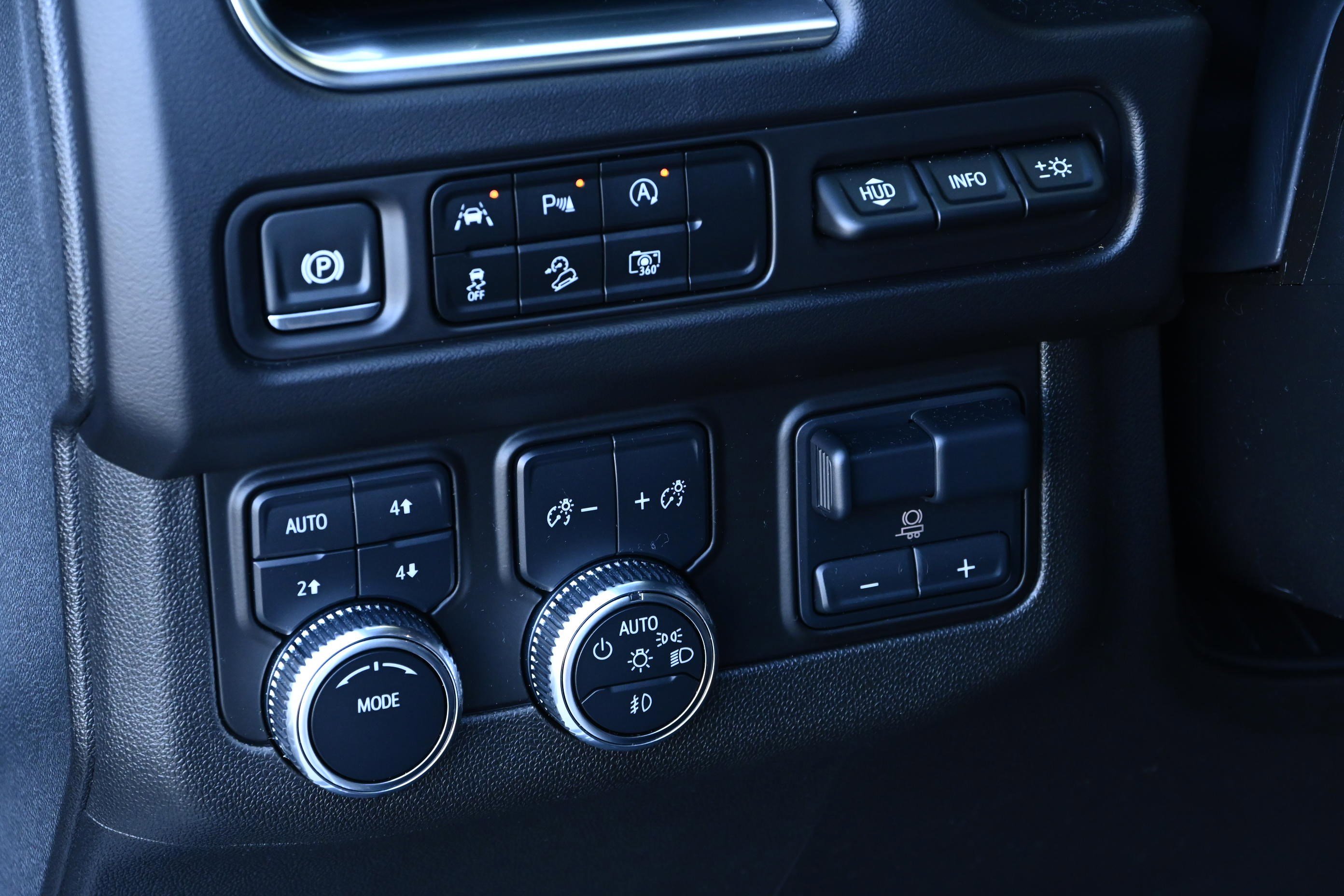 Used 2024 GMC Yukon AT4 w/ Technology Package image 28