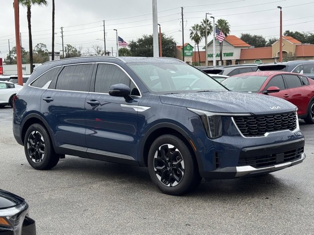 Used 2025 Kia Sorento S image 4