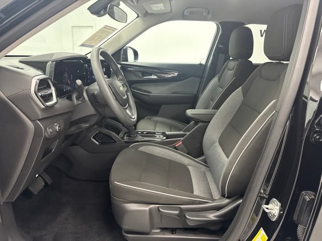 Used 2025 Chevrolet TrailBlazer LT AWD/4WD image 24